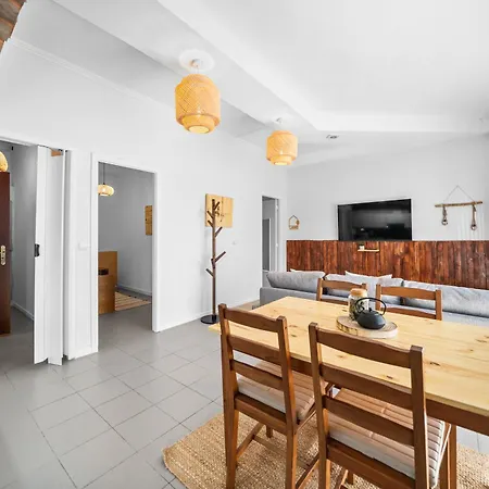 Houten Apartment Apúlia
